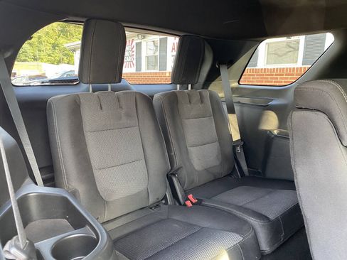 Used 2018 Ford Explorer XLT w/ Equipment Group 201A AWD/4WD image 23
