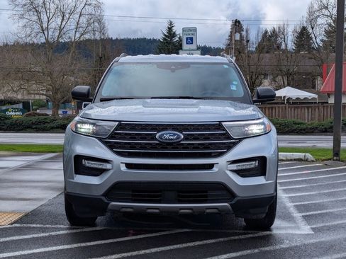 Used 2023 Ford Explorer XLT w/ Equipment Group 202A image 8