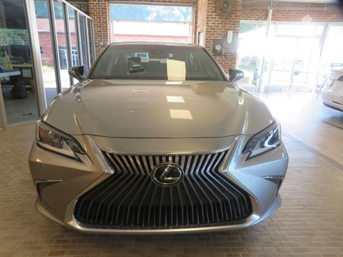 Used 2021 Lexus ES 350 w/ Premium Package FWD image 2