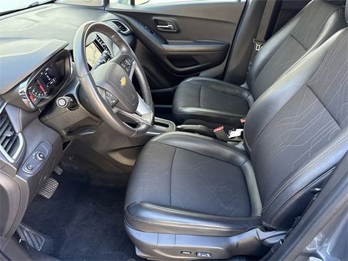 Used 2019 Chevrolet Trax LT w/ LT Convenience Package image 11
