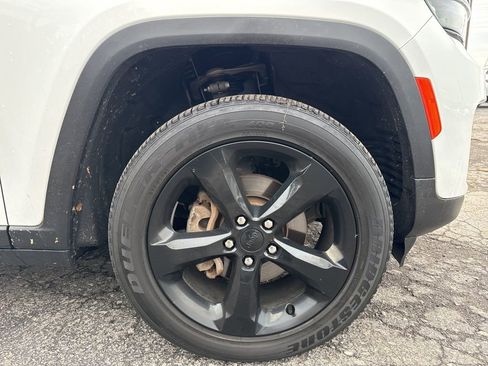 Certified 2023 Jeep Grand Cherokee Altitude image 29