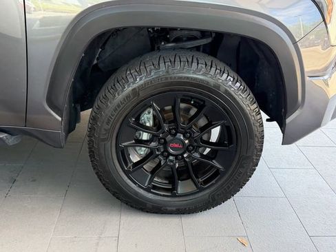 Used 2022 Toyota Tundra SR5 w/ SR5 Convenience Package AWD/4WD image 15