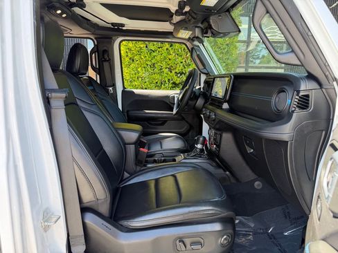 Used 2024 Jeep Wrangler Unlimited Rubicon 4xe AWD/4WD image 34