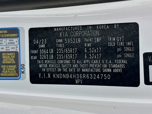 Certified 2024 Kia Carnival LX image 32