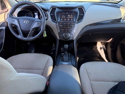 Used 2017 Hyundai Santa Fe SE image 12