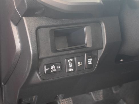 Used 2018 Toyota Tacoma TRD Sport w/ Technology Package image 41