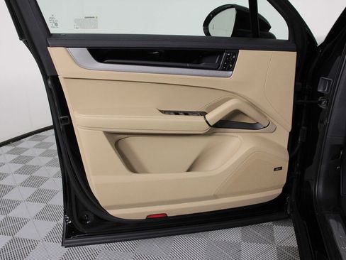 New 2026 Porsche Cayenne image 20