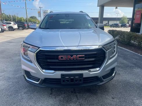 Used 2022 GMC Terrain SLE w/ Driver Convenience Package FWD image 3