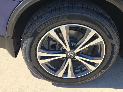 Used 2019 Nissan Rogue SV w/ Premium Package image 31