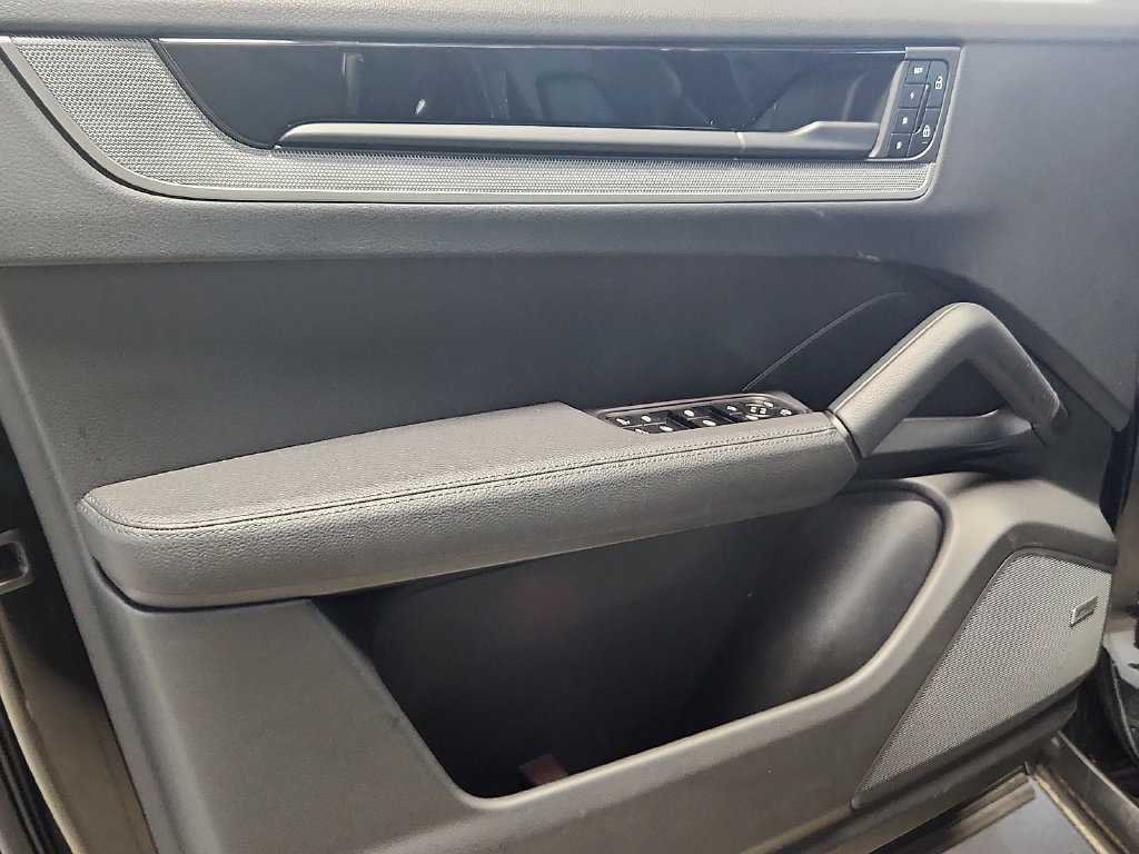 Certified 2026 Porsche Cayenne AWD/4WD image 13