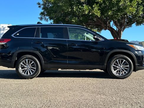 Used 2019 Toyota Highlander XLE image 3