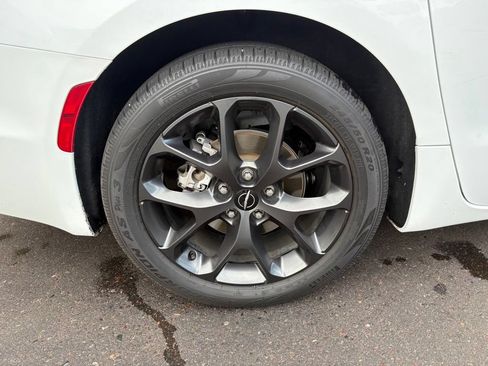 Certified 2022 Chrysler Pacifica Touring-L w/ S Appearance Package FWD image 6
