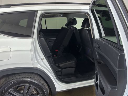 Used 2021 Volkswagen Atlas SE w/ Panoramic Sunroof Package AWD/4WD image 16