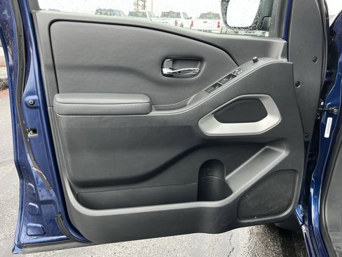 Used 2023 Nissan Frontier SV image 17