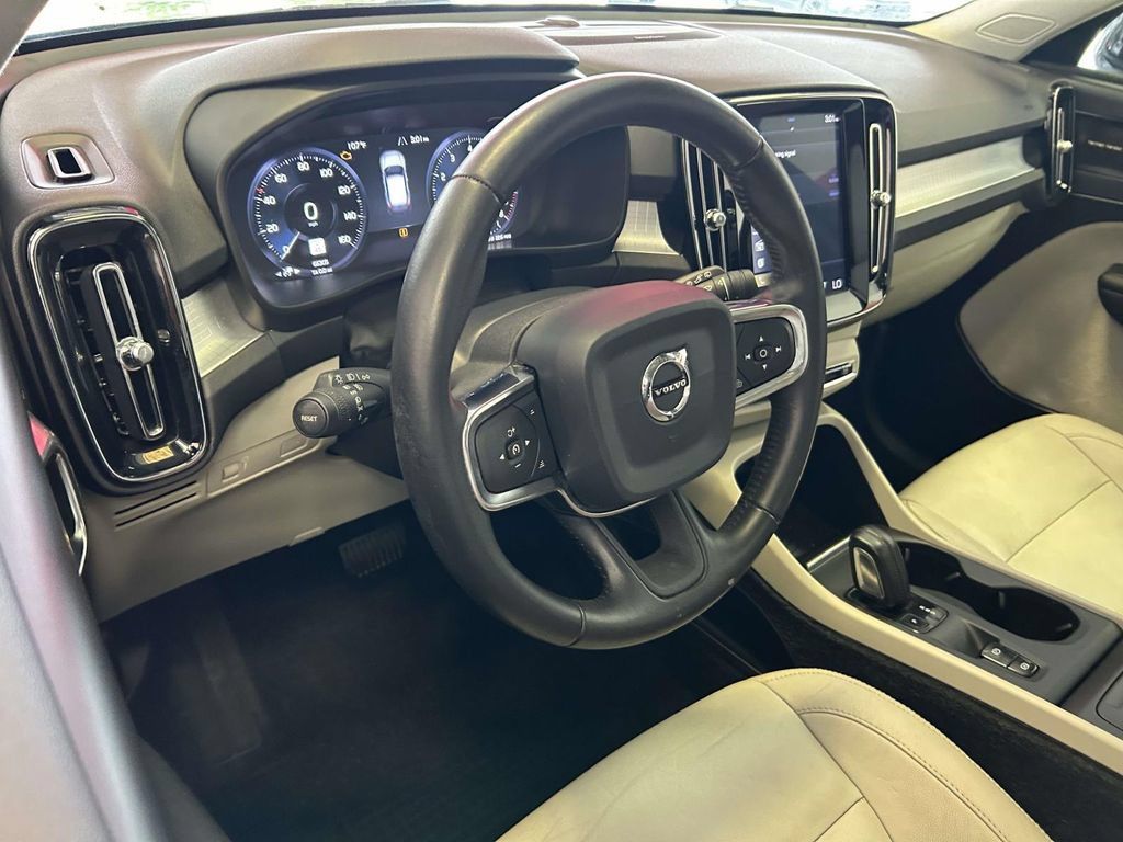 Used 2019 Volvo XC40 T5 Momentum AWD/4WD image 13