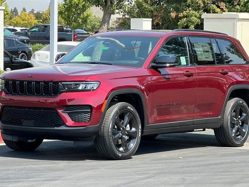 New 2025 Jeep Grand Cherokee Altitude image 8