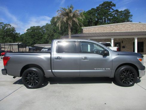 Used 2018 Nissan Titan SV w/ SV Convenience Package RWD image 1