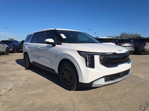 New 2026 Kia Carnival FWD image 2