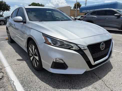 Used 2022 Nissan Altima 2.5 SV AWD/4WD image 2