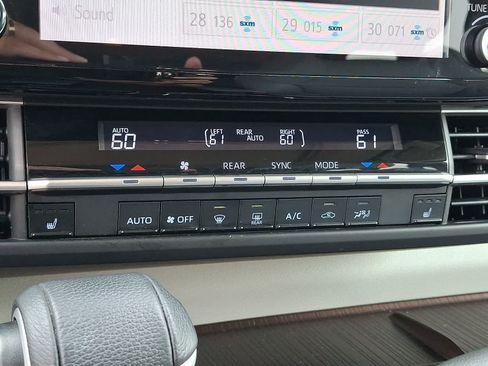 Certified 2021 Toyota Sienna XLE FWD image 20