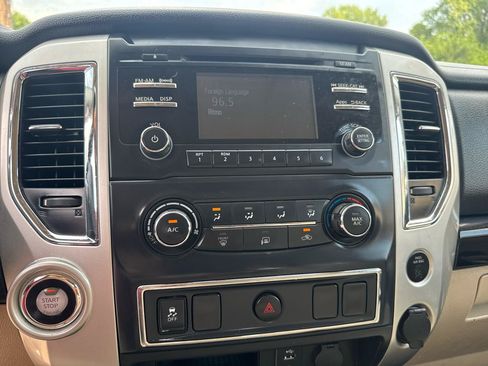 Used 2017 Nissan Titan SV RWD image 16
