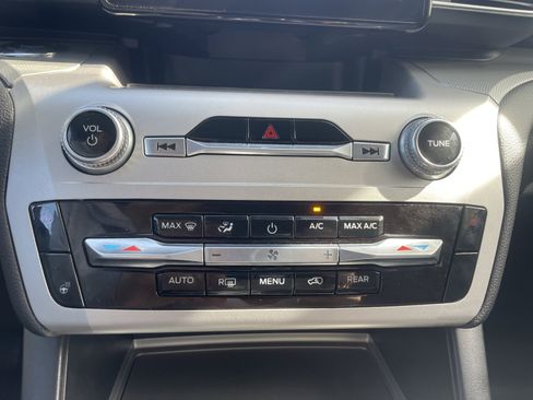 Used 2022 Ford Explorer XLT image 20