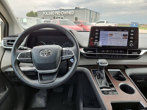 Used 2023 Toyota Sienna XLE image 6