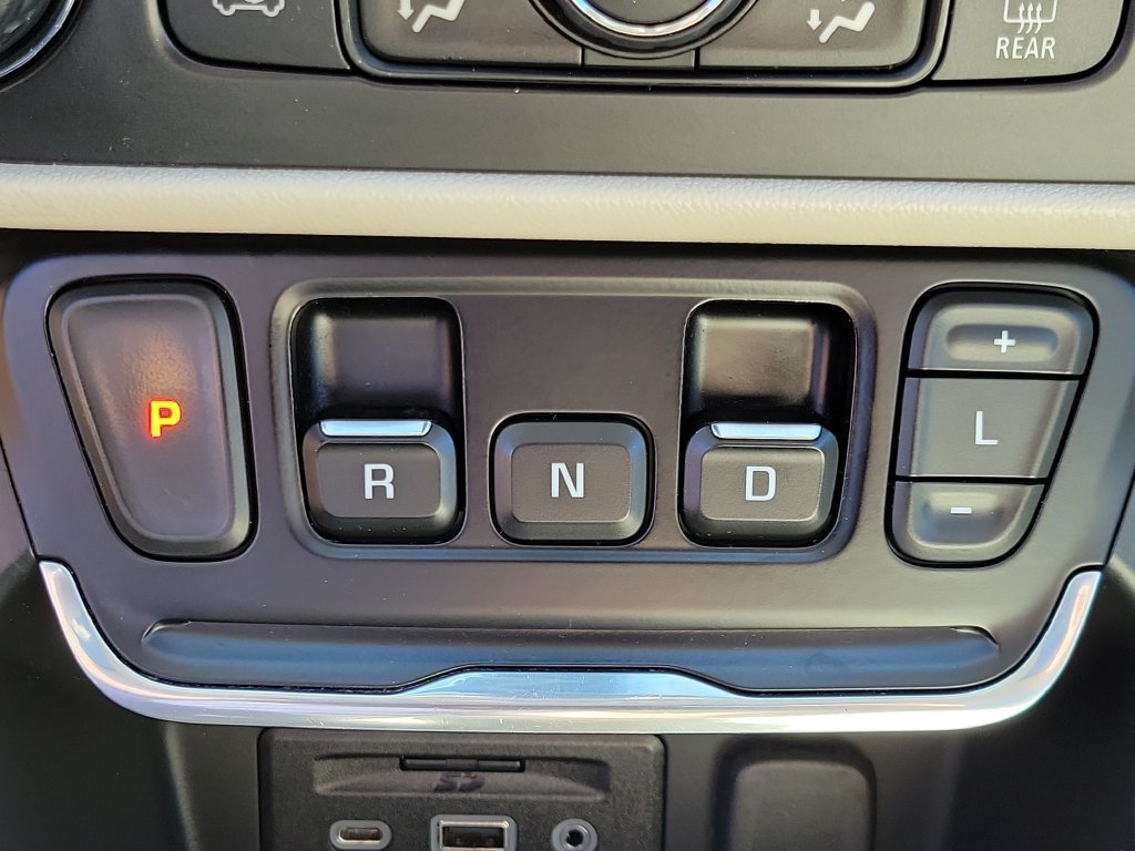 Used 2018 GMC Terrain Denali w/ GMC Pro Grade Package AWD/4WD image 32