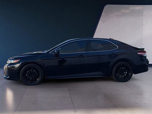 Used 2020 Toyota Camry SE image 2