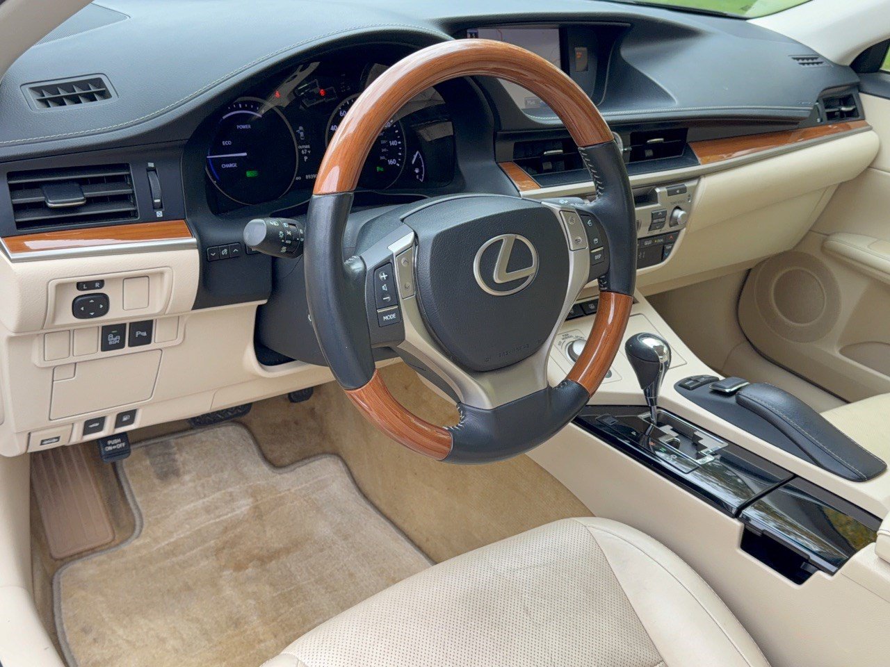 Used 2013 Lexus ES 300h w/ Luxury Pkg FWD image 4