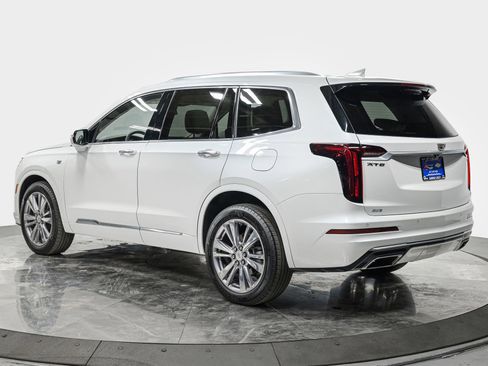 Used 2023 Cadillac XT6 Premium Luxury image 4