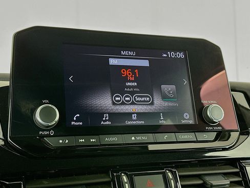 Used 2025 Nissan Pathfinder SV image 21