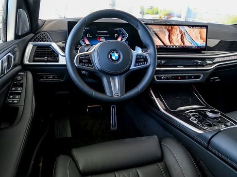 Used 2026 BMW X7 xDrive40i w/ Executive Package image 9