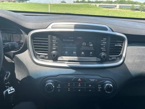 Used 2020 Kia Sorento LX AWD/4WD image 16