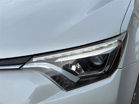 Used 2018 Toyota RAV4 Limited image 11