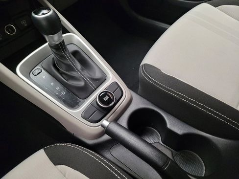 Used 2025 Hyundai Venue SEL image 26