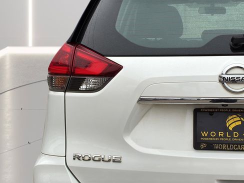 Used 2018 Nissan Rogue S image 27