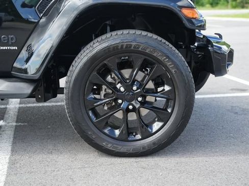 Used 2023 Jeep Gladiator Overland AWD/4WD image 45