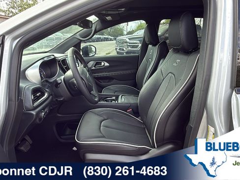 New 2026 Chrysler Pacifica Limited w/ S Appearance Package FWD image 9