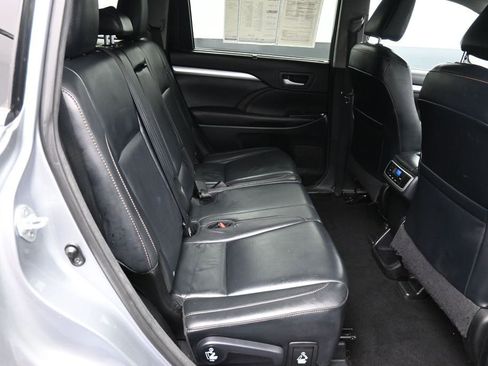Certified 2016 Toyota Highlander XLE AWD/4WD image 26