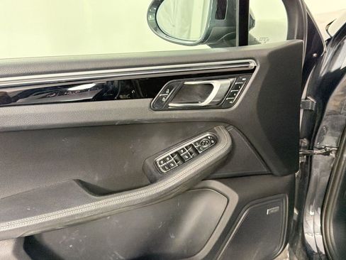 Used 2020 Porsche Macan AWD/4WD image 15