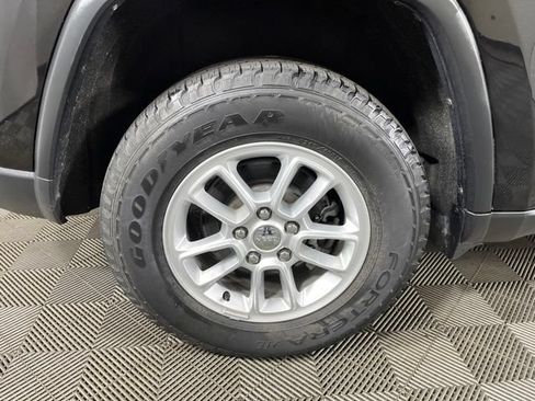Used 2020 Jeep Grand Cherokee Laredo AWD/4WD image 10