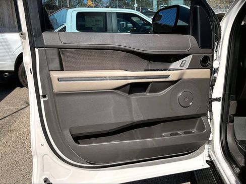 Used 2019 Ford Expedition XLT w/ Cargo Package image 22