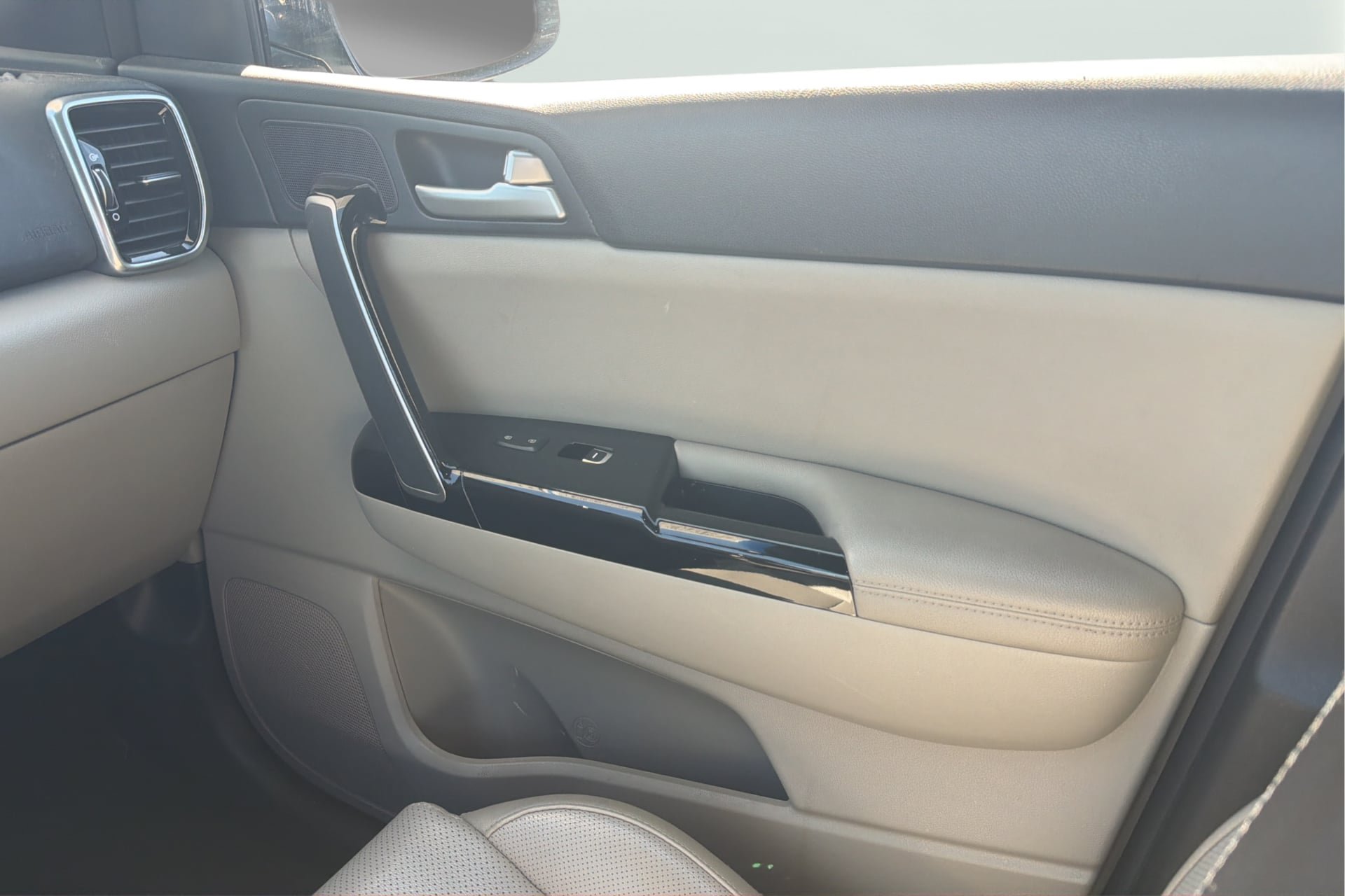 Used 2022 Kia Sportage Nightfall Edition w/ Nighfall AWD Premium Package image 17