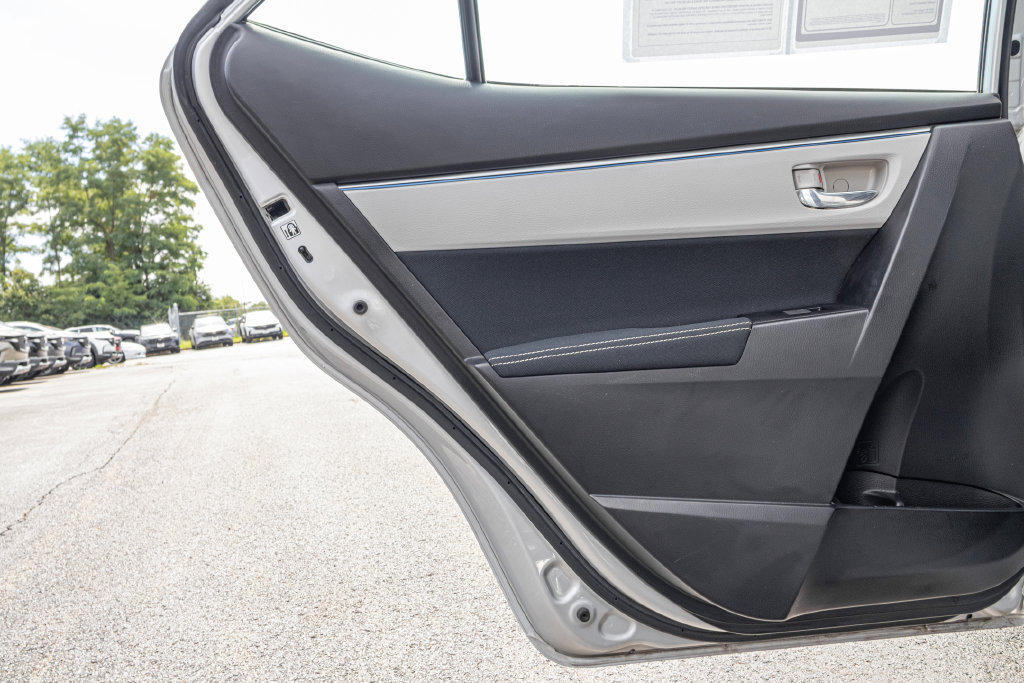 Used 2015 Toyota Corolla LE FWD image 29