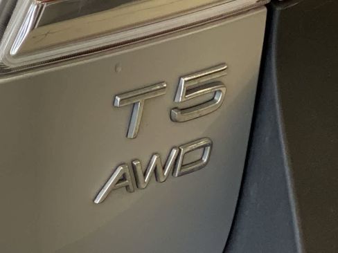 Used 2016 Volvo XC70 T5 Premier w/ Proximity Package image 12