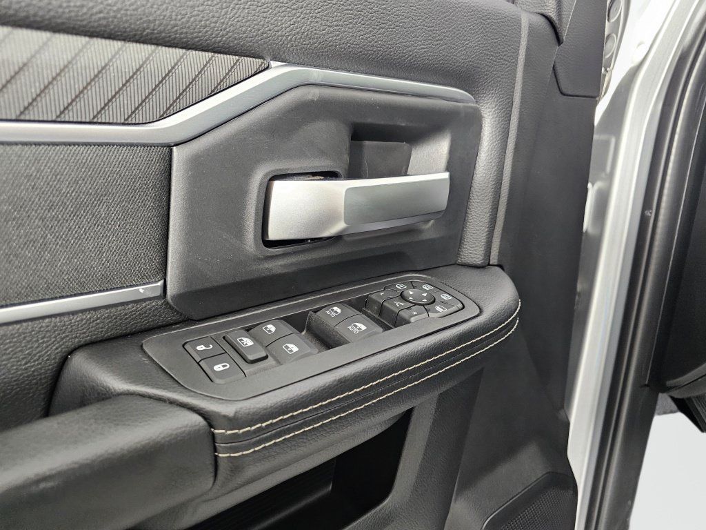 New 2026 RAM 3500 Big Horn AWD/4WD image 22