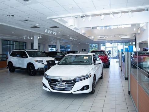 Used 2018 Honda Accord EX-L image 3