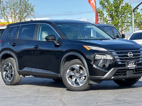 Used 2025 Nissan Rogue SV AWD/4WD image 2