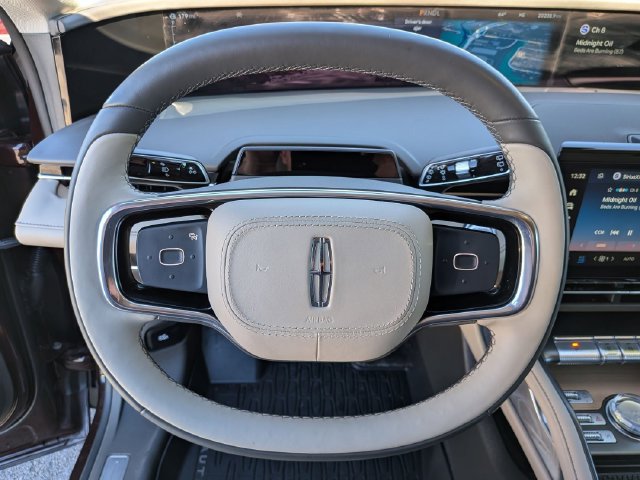 Used 2025 Lincoln Nautilus Reserve w/ Jet Appearance Package AWD/4WD image 9